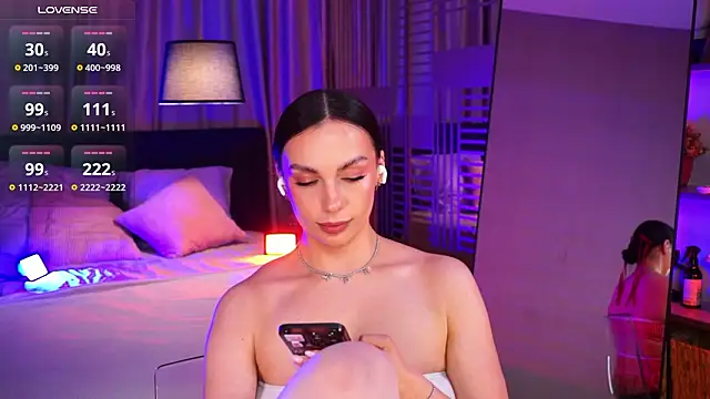 Snapshot of LunaNight chatting on 03-17-26, 08:45 LunaNight online show from 03-17-26, 08:45