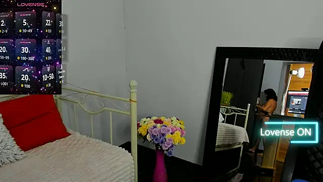 Julia Dean online show from 11-08-25, 12:05