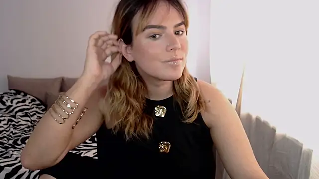 ChloeJewel1 online show from 03-23-26, 10:30