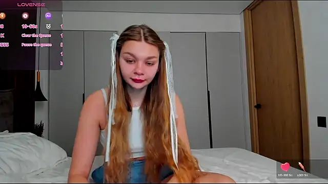 Snapshot of Molly_sweetie chatting on 02-19-26, 08:32 Molly sweetie online show from 02-19-26, 08:32