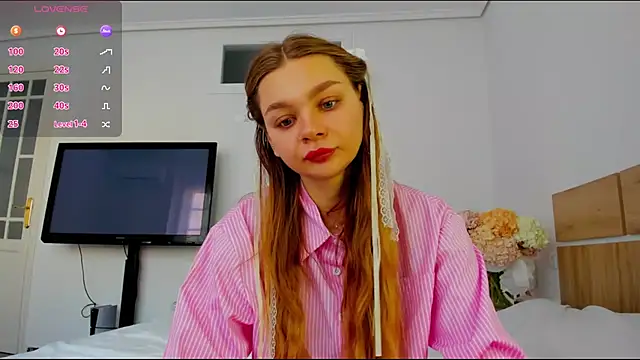 Snapshot of Molly_sweetie chatting on 03-13-26, 07:26 Molly sweetie online show from 03-13-26, 07:26