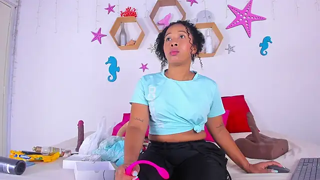 Snapshot of Tanissha_curly chatting on 09-18-25, 11:45 Tanissha curly online show from 09-18-25, 11:45