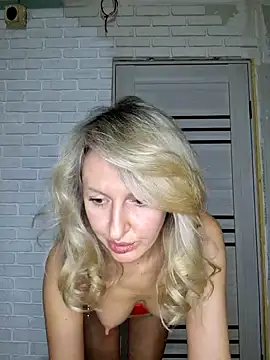 Miss    Mia  online show from 12-30-24, 12:09