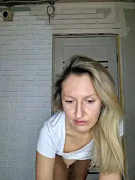 Miss    Mia  online show from 01-04-25, 09:43