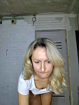 Miss    Mia  online show from 01-07-25, 08:56