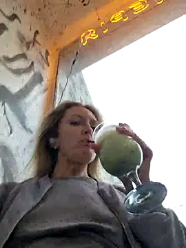 Miss    Mia  online show from 10-13-25, 01:44