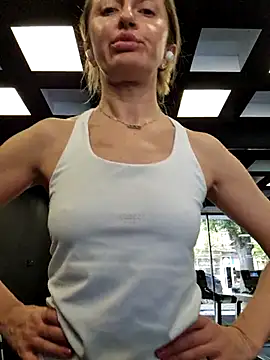 Miss    Mia  online show from 11-17-25, 11:27