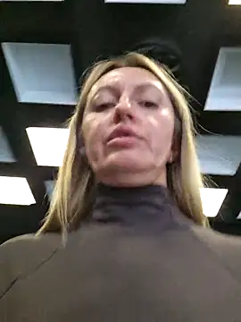 Miss    Mia  online show from 12-05-25, 10:13