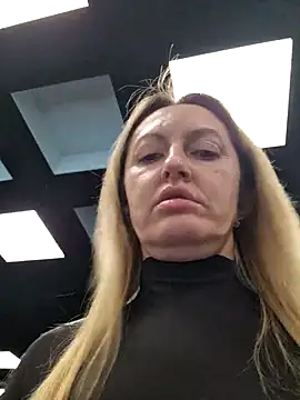 Miss    Mia  online show from 12-15-25, 10:30