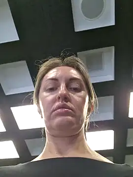 Miss    Mia  online show from 02-21-26, 09:43