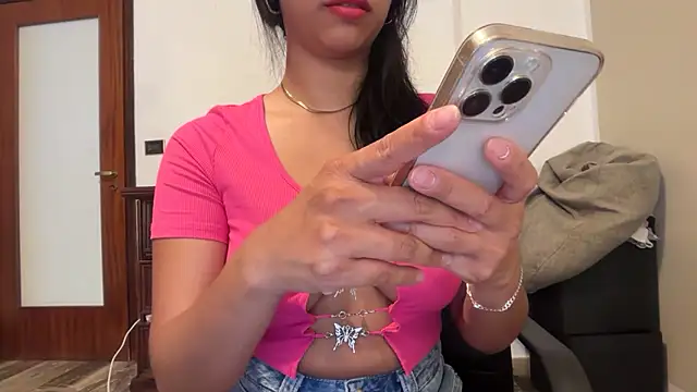 Dulce latingirl online show from 05-17-26, 02:24