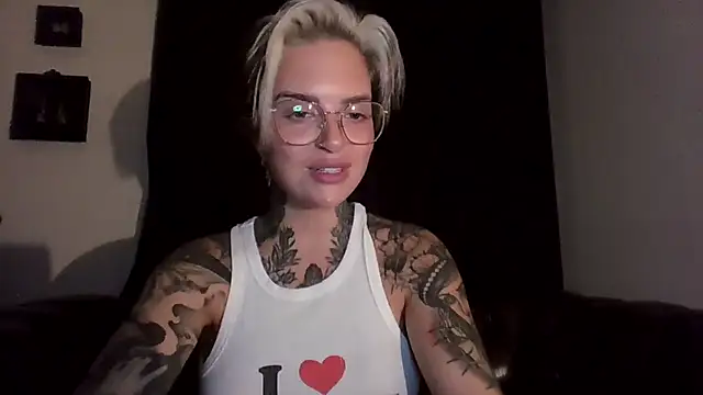 Rubyrichhxo online show from 10-18-25, 07:14