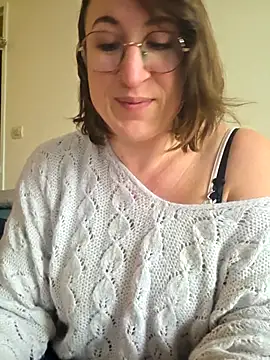 Snapshot of minierose chatting on 02-15-26, 12:03 minierose online show from 02-15-26, 12:03