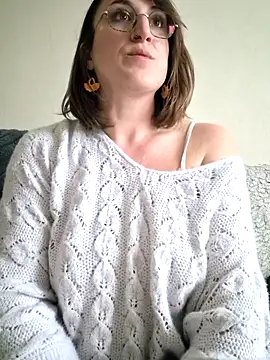 Snapshot of minierose chatting on 04-05-26, 05:10 minierose online show from 04-05-26, 05:10