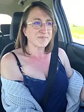 Snapshot of minierose chatting on 04-10-26, 02:55 minierose online show from 04-10-26, 02:55