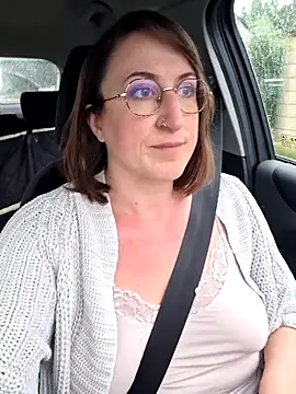 Snapshot of minierose chatting on 04-11-26, 09:24 minierose online show from 04-11-26, 09:24