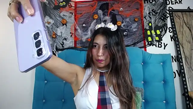 Snapshot of sweet_skylove_ chatting on 10-19-25, 02:50 sweet skylove online show from 10-19-25, 02:50