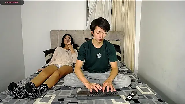 Snapshot of Pinkandyellowpokemon chatting on 12-12-24, 04:04 Pinkandyellowpokemon online show from 12-12-24, 04:04