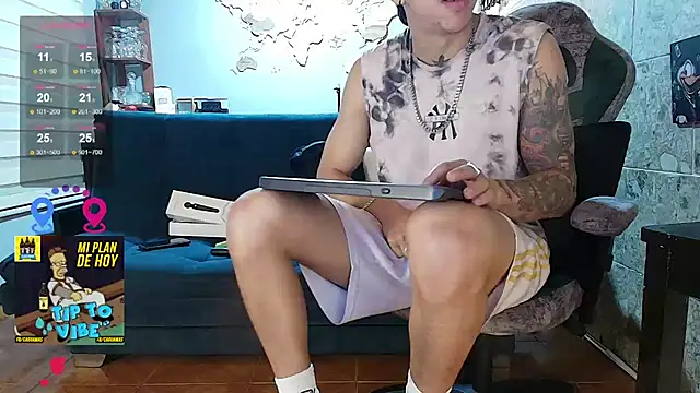 Snapshot of rogert_xx chatting on 02-25-26, 01:04 rogert xx online show from 02-25-26, 01:04