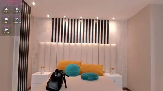 CorinneRusso online show from 12-22-24, 09:42