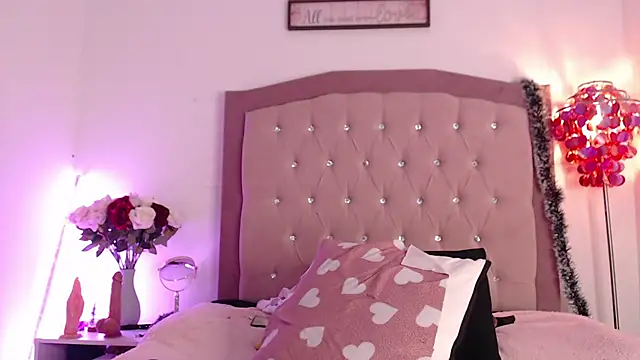 AnnadirtyXo online show from 12-18-24, 07:47