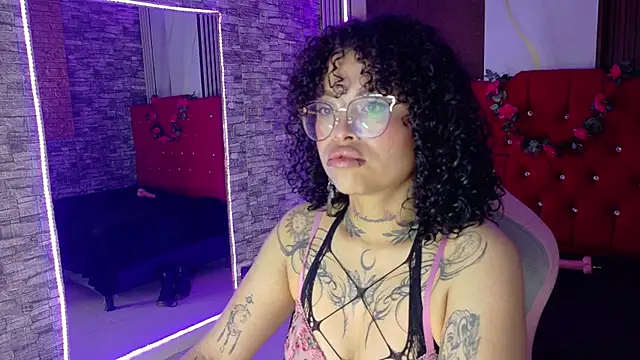 miahernadez303av online show from 02-26-26, 03:49