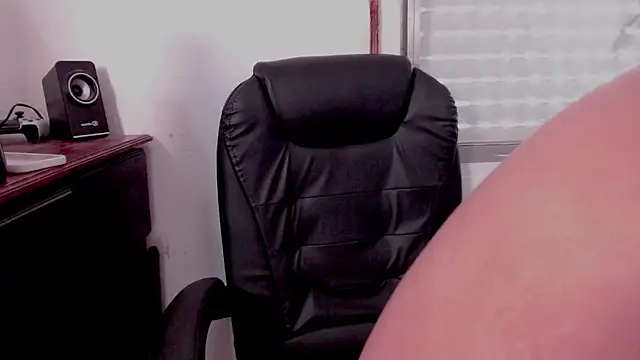 Sofii floyd  online show from 10-15-25, 02:06