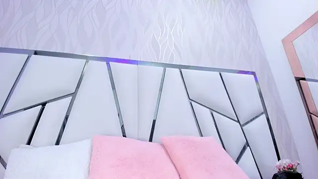  aurora18  online show from 01-24-25, 03:11