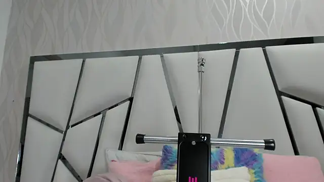  aurora18  online show from 09-12-25, 03:06