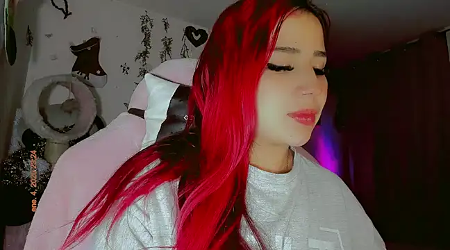 Snapshot of madisonx17 chatting on 01-05-25, 04:25 madisonx17 online show from 01-05-25, 04:25