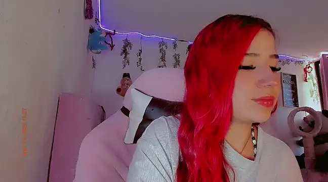 Snapshot of madisonx17 chatting on 01-22-25, 08:28 madisonx17 online show from 01-22-25, 08:28