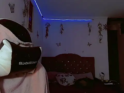 Snapshot of madisonx17 chatting on 10-02-25, 09:44 madisonx17 online show from 10-02-25, 09:44