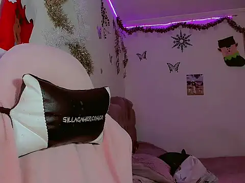 Snapshot of madisonx17 chatting on 01-11-26, 12:26 madisonx17 online show from 01-11-26, 12:26