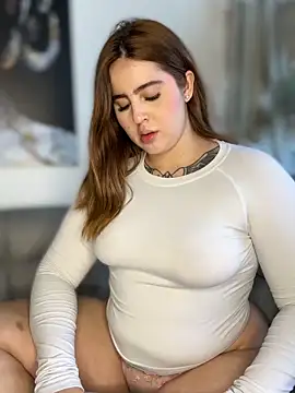 Snapshot of ValerieHilton chatting on 10-15-25, 10:21 ValerieHilton online show from 10-15-25, 10:21