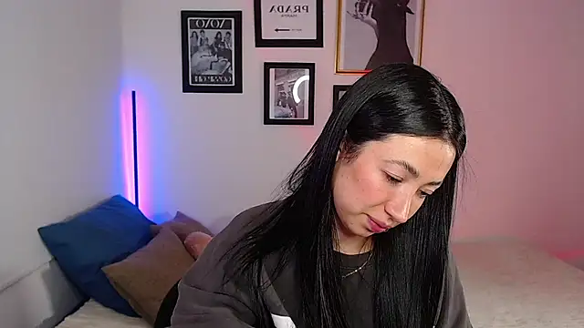Snapshot of lilyy_evanss chatting on 01-31-25, 02:15 lilyy evanss online show from 01-31-25, 02:15