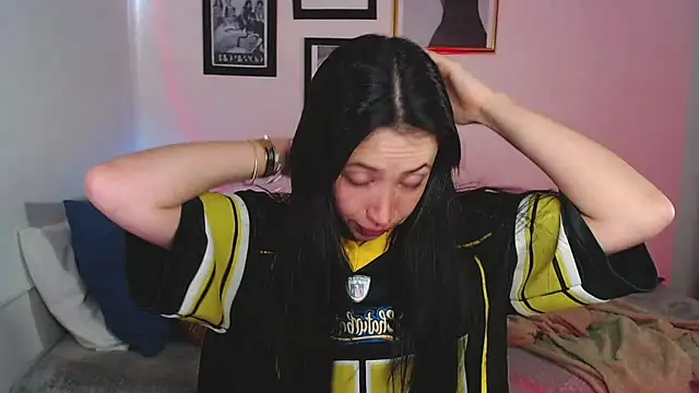 Snapshot of lilyy_evanss chatting on 03-15-25, 09:16 lilyy evanss online show from 03-15-25, 09:16