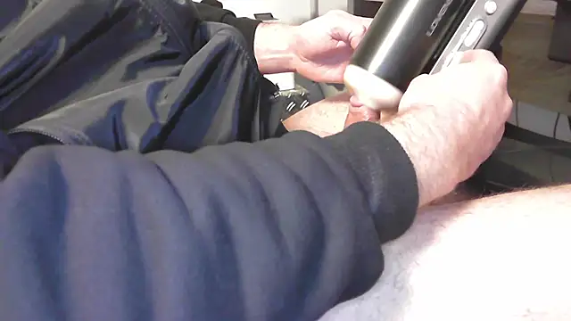 Snapshot of LasseVonLarson chatting on 12-12-24, 09:30 LasseVonLarson online show from 12-12-24, 09:30