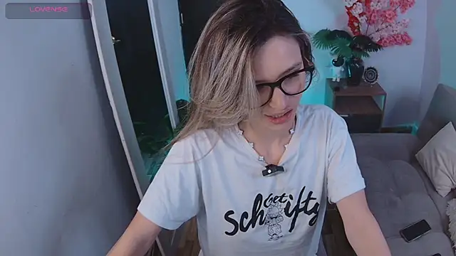 Snapshot of Lucy_Princes chatting on 09-30-25, 06:29 Lucy Princes online show from 09-30-25, 06:29