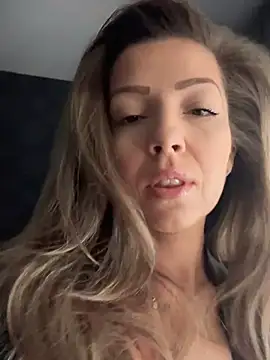 Snapshot of SonyaD_ chatting on 03-20-25, 06:52 SonyaD online show from 03-20-25, 06:52