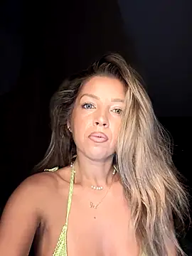 Snapshot of SonyaD_ chatting on 09-24-25, 01:20 SonyaD online show from 09-24-25, 01:20