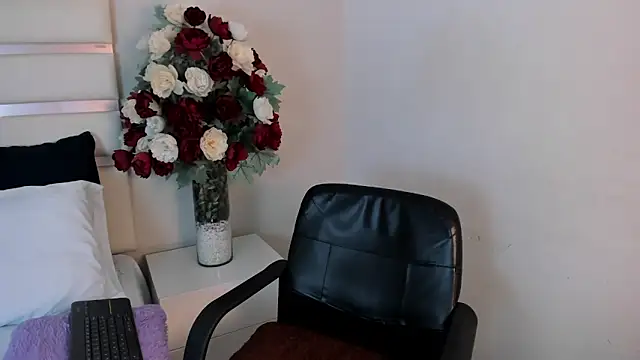 Snapshot of CamilaSofiia chatting on 01-04-25, 10:34 CamilaSofiia online show from 01-04-25, 10:34