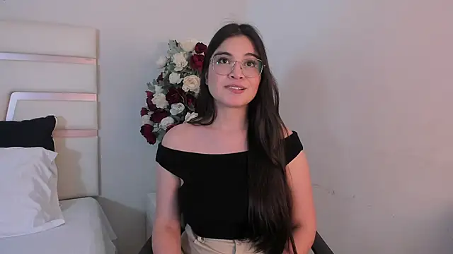 Snapshot of CamilaSofiia chatting on 01-22-25, 08:06 CamilaSofiia online show from 01-22-25, 08:06