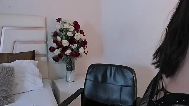 Snapshot of CamilaSofiia chatting on 02-11-25, 07:27 CamilaSofiia online show from 02-11-25, 07:27