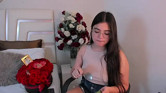 Snapshot of CamilaSofiia chatting on 02-15-25, 06:12 CamilaSofiia online show from 02-15-25, 06:12