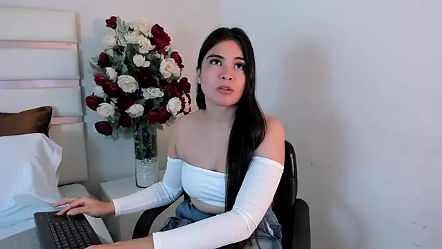 Snapshot of CamilaSofiia chatting on 03-05-25, 12:59 CamilaSofiia online show from 03-05-25, 12:59