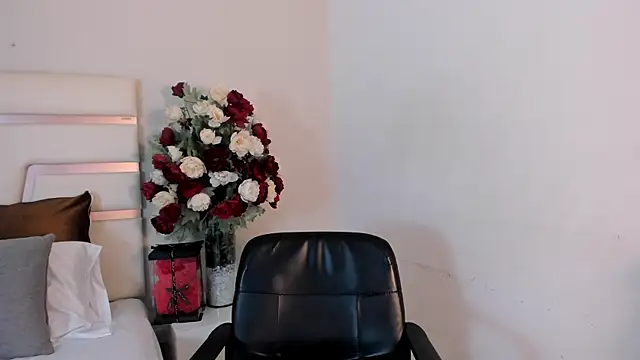 Snapshot of CamilaSofiia chatting on 03-11-25, 01:37 CamilaSofiia online show from 03-11-25, 01:37