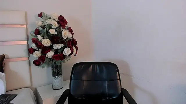 Snapshot of CamilaSofiia chatting on 03-12-25, 10:39 CamilaSofiia online show from 03-12-25, 10:39