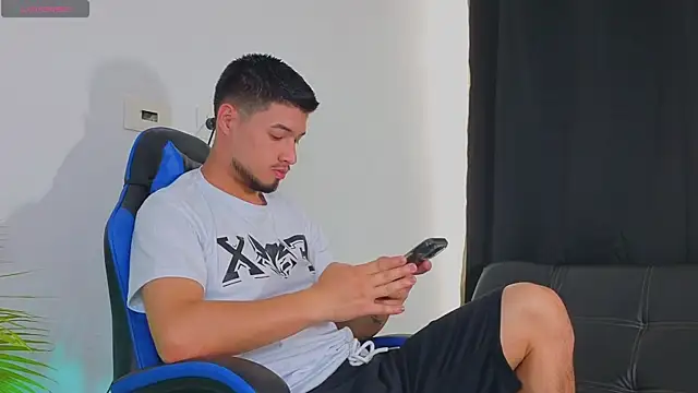 EdwardRoss  online show from 10-22-25, 07:24