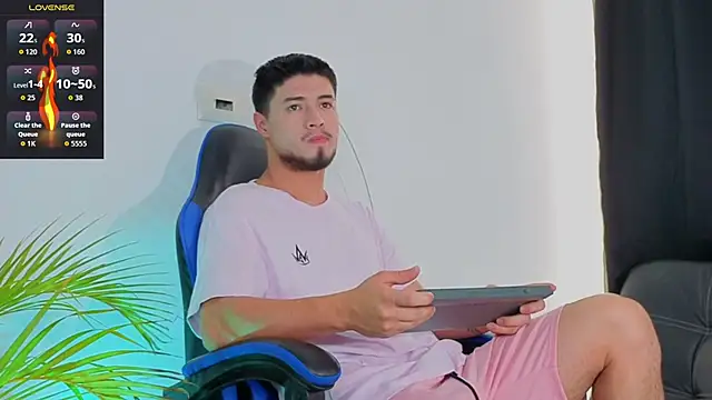 EdwardRoss  online show from 12-04-25, 08:28