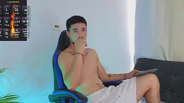 Snapshot of EdwardRoss_ chatting on 02-12-26, 08:48 EdwardRoss online show from 02-12-26, 08:48